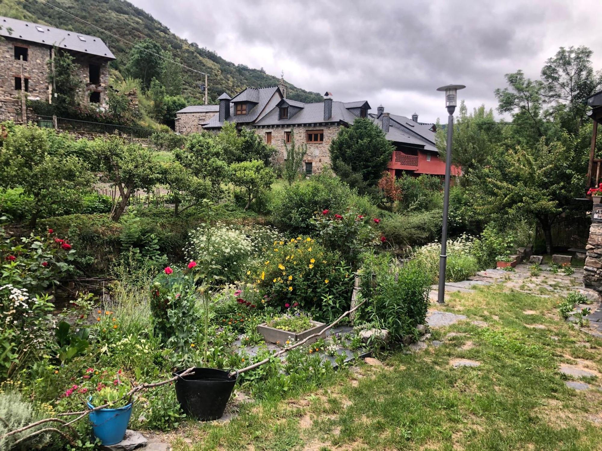 Boutique Finca Esencial Villafranca Del Bierzo Luaran gambar
